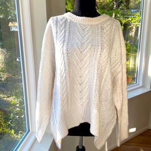 Soft white sweater❤️